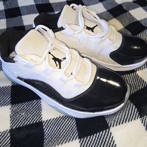 Air Jordan 11 CMFT Low